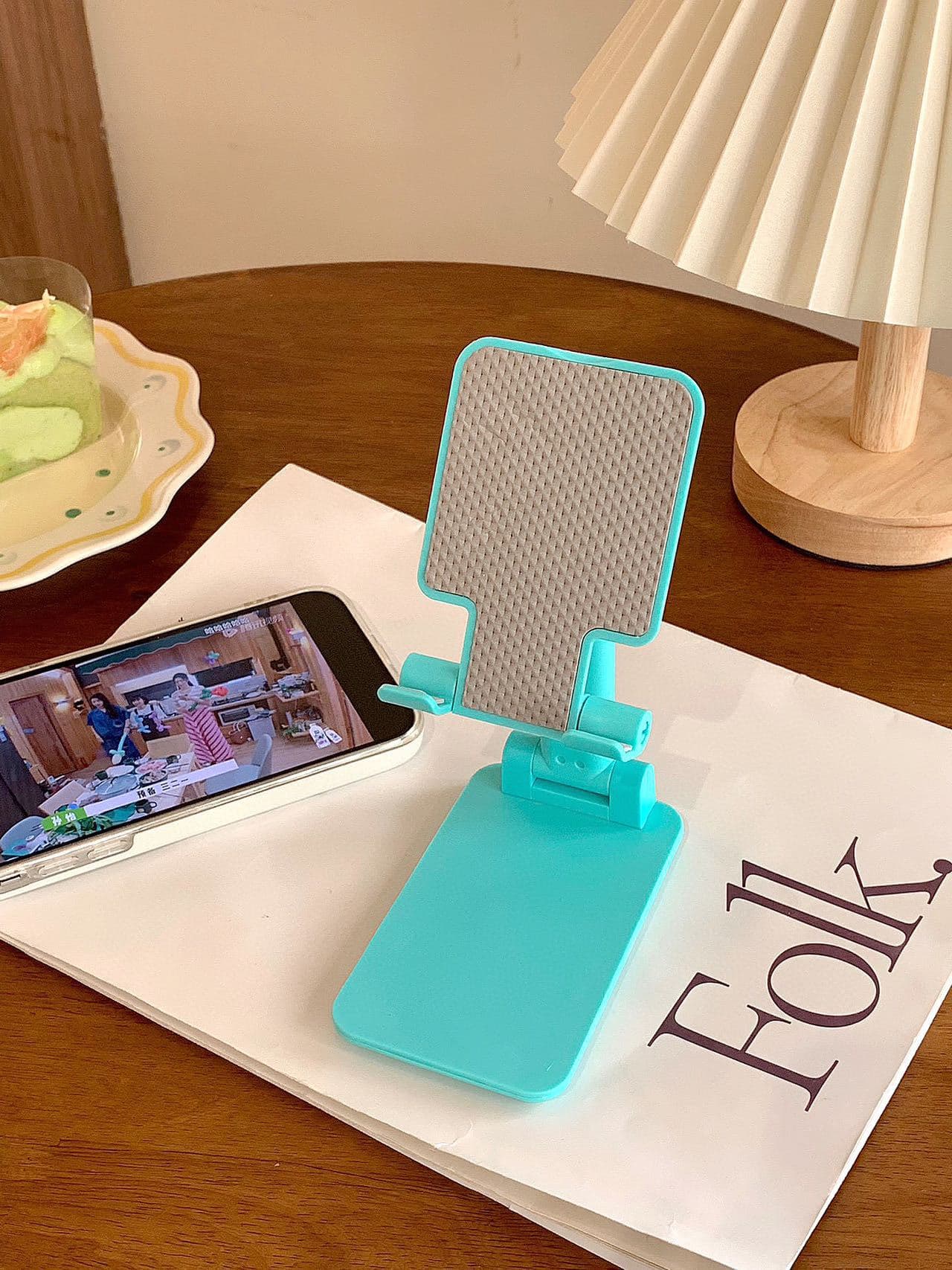 スマホホルダー　車 高級感漂う縦横自在スマホスタンド